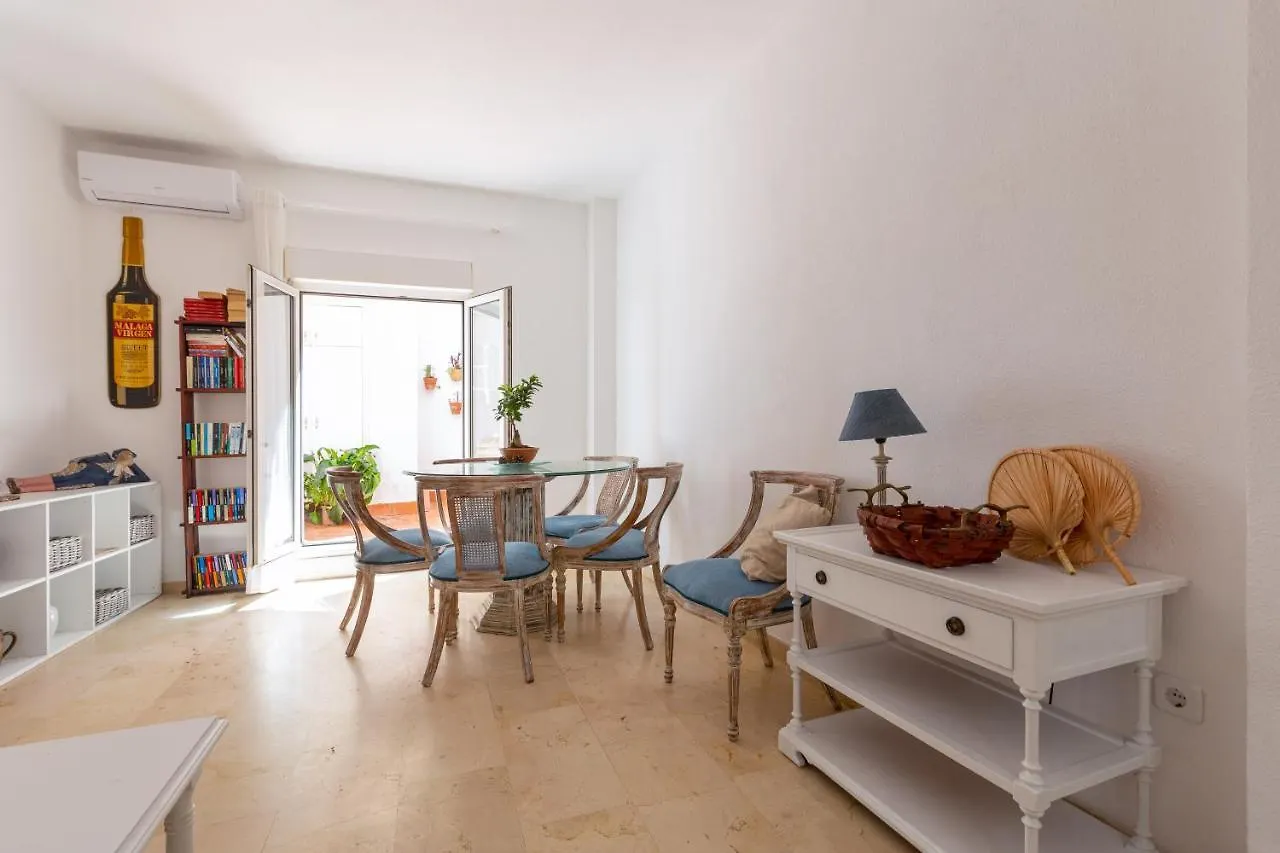 Central Apartment With Two Bedrooms And A Patio Malaga