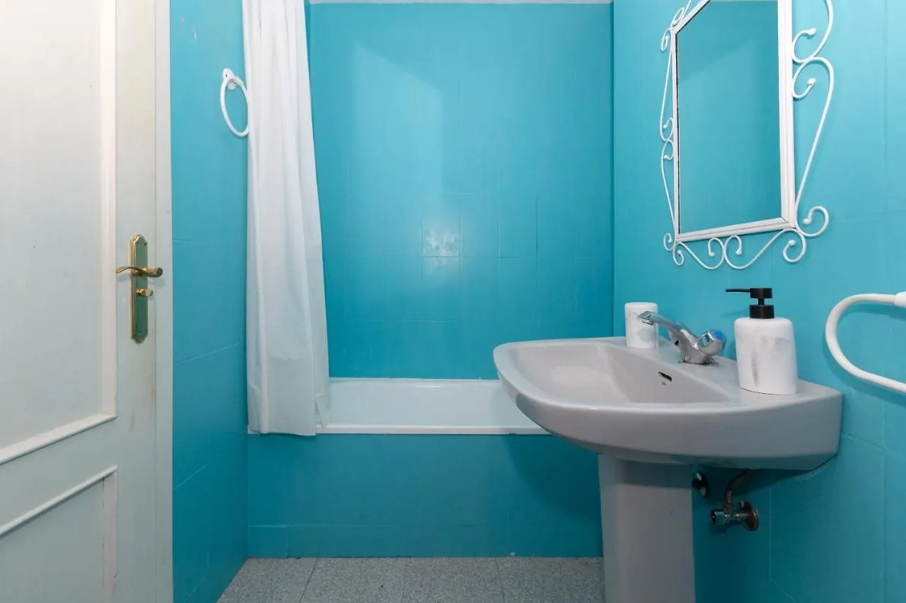 מאלגה Central Apartment With Two Bedrooms And A Patio