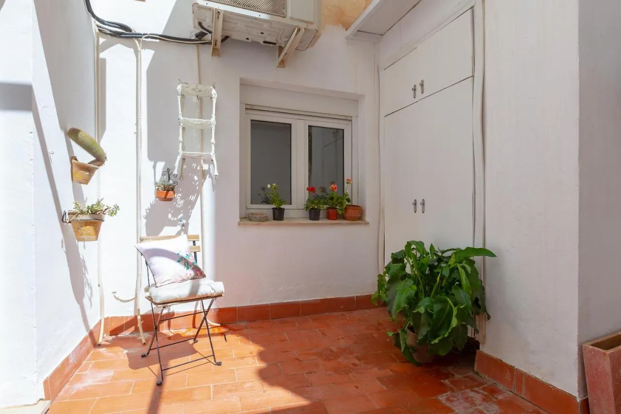 מאלגה Central Apartment With Two Bedrooms And A Patio